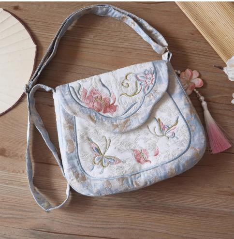 Chinese Style Embroidered Pink Crossbody Bags Women New 2025 Fairycore Aesthetic Messenger Bag Y2k Hot Girls Shoulder Bags Purse 25x19x4cm синій
Chinese Style Embroidered Pink Crossbody Bags Women New 2025 Fairycore Aesthetic Messenger Bag Y2k Hot Girls Shoulder Bags Purse 25x19x4cm синій