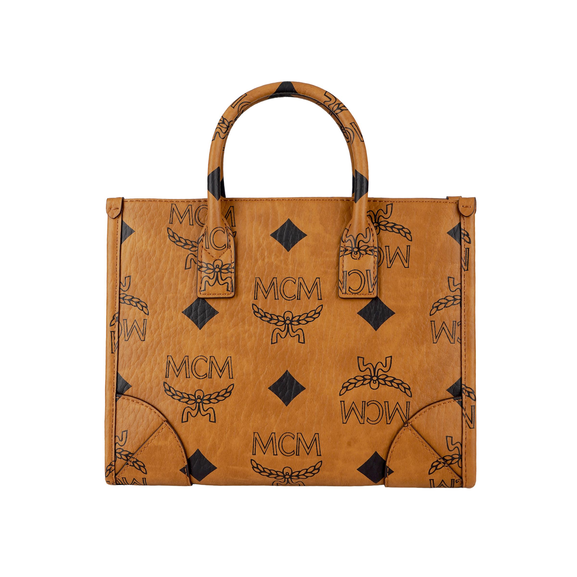 MCM Munchen Visetos Maxi Logo Design Tote Bag Shopping Bag Coated Canvas Napa Leather Handheld Crossbody Bag Small Unisex Tote Bags MWTDABO01CO001 Basic Set (Bag+Dust Bag)
MCM Munchen Visetos Maxi Logo Design Tote Bag Shopping Bag Coated Canvas Napa Leather Handheld Crossbody Bag Small Unisex Tote Bags MWTDABO01CO001 Basic Set (Bag+Dust Bag)