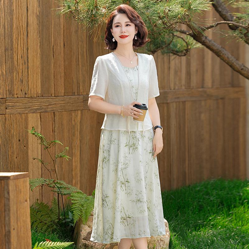 Mother s Summer Chinese-Style Elegant Two-Piece Dress Set for Middle-Aged and Elderly Women 3XL (60-68 kg)
Mother s Summer Chinese-Style Elegant Two-Piece Dress Set for Middle-Aged and Elderly Women 3XL (60-68 kg)