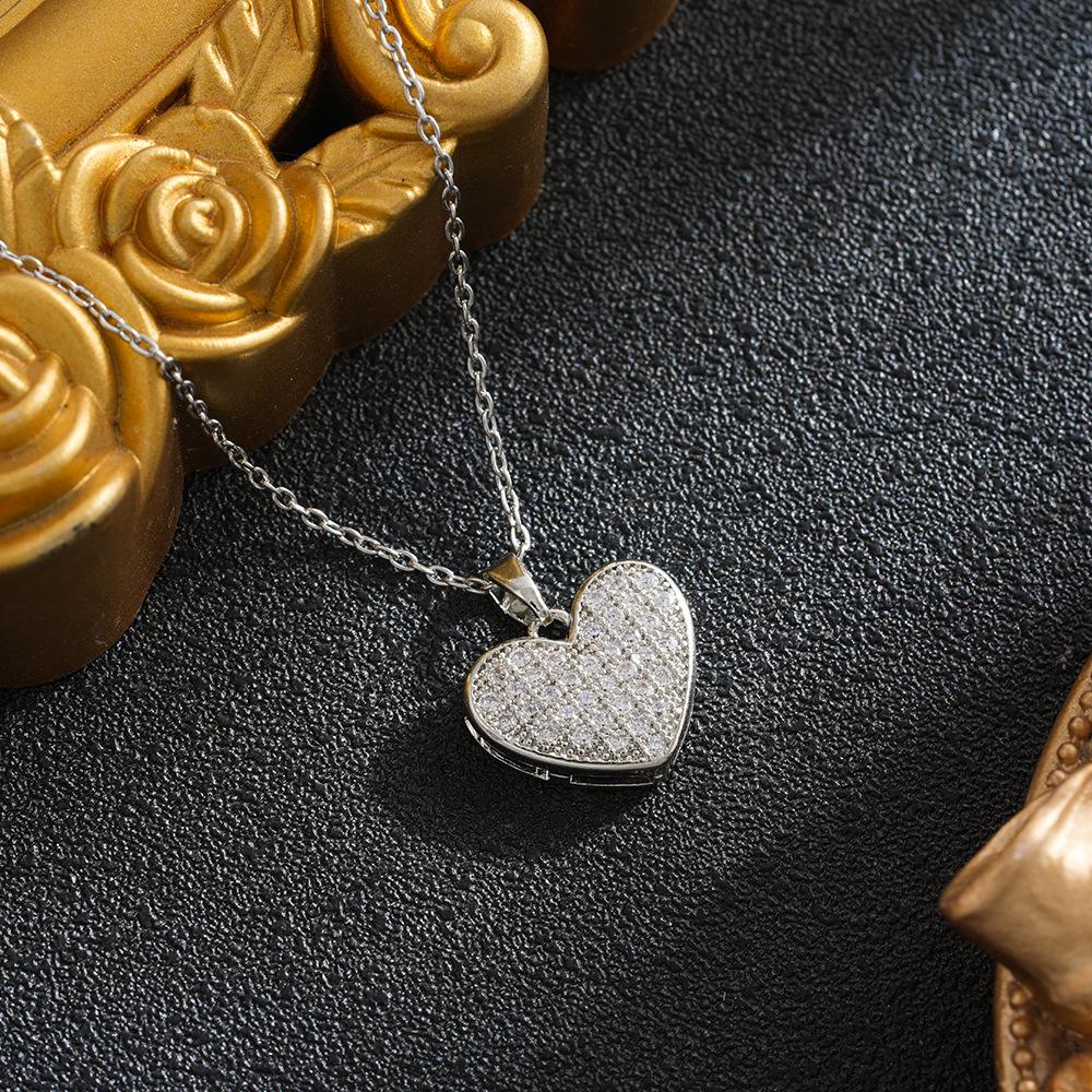 European & American Cross Heart Necklace: Copper with Micro-Inlaid Diamonds, Color-Preserving, Luxurious New Design
European & American Cross Heart Necklace: Copper with Micro-Inlaid Diamonds, Color-Preserving, Luxurious New Design