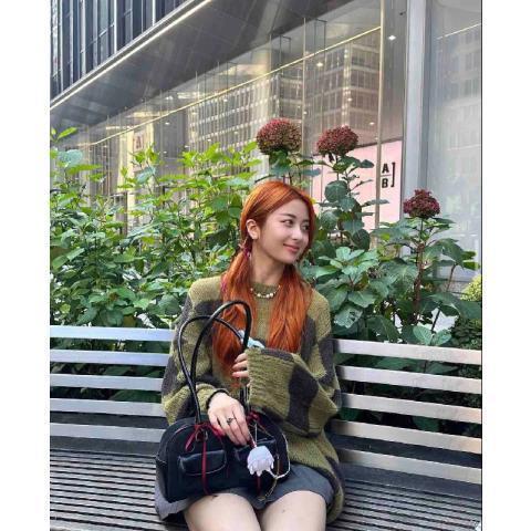 Korean Niche Pocket Bowling Bag Women S Retro Oil Wax Leather Commuter Shoulder Bag
Korean Niche Pocket Bowling Bag Women S Retro Oil Wax Leather Commuter Shoulder Bag