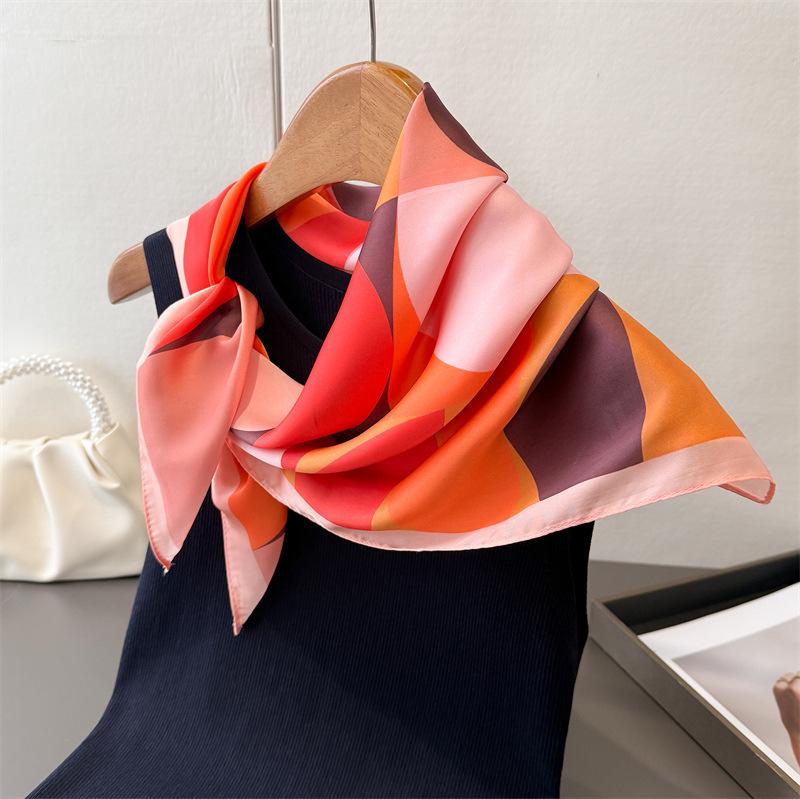 2025 Design Fashion Square Silk Scarf Women Hairband Printed Small Satin Shawls Foulard Neckerchief Female Headbands Bandana 70x70cm
2025 Design Fashion Square Silk Scarf Women Hairband Printed Small Satin Shawls Foulard Neckerchief Female Headbands Bandana 70x70cm