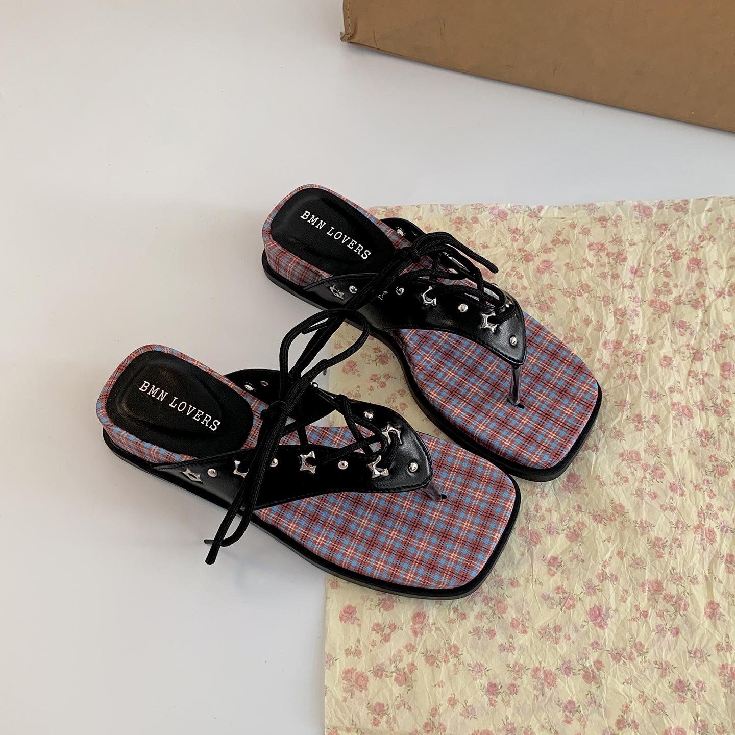 Retro high-end square head slope heel flip-flops for women s summer wear 2025 new with skirt non-slip French sandals 35 чёрный
Retro high-end square head slope heel flip-flops for women s summer wear 2025 new with skirt non-slip French sandals 35 чёрный