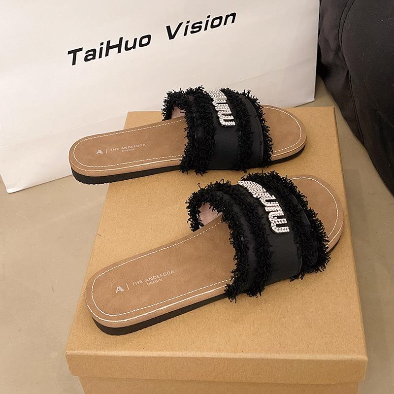 French cool slippers women s summer wear 2025 new with skirt high-end pregnant women non-slip soft bottom beach drag 40 чёрный
French cool slippers women s summer wear 2025 new with skirt high-end pregnant women non-slip soft bottom beach drag 40 чёрный