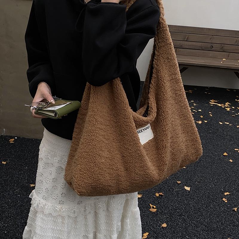 Winter Women Simple Leisure Shoulder Bag Large Capacity Fluffy Versatile Texture Bucket Bag Lazy Style Storage Bags for Commute коричневий
Winter Women Simple Leisure Shoulder Bag Large Capacity Fluffy Versatile Texture Bucket Bag Lazy Style Storage Bags for Commute коричневий