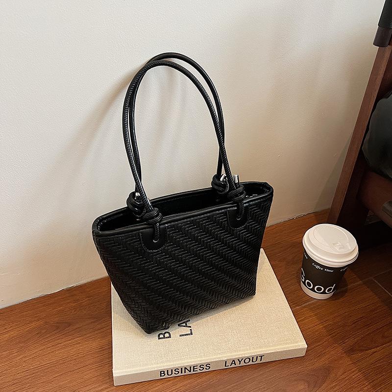 Woven tote bag women s 2025 spring and summer new fashion versatile underarm shoulder bag crossbody vegetable basket bag чёрный
Woven tote bag women s 2025 spring and summer new fashion versatile underarm shoulder bag crossbody vegetable basket bag чёрный