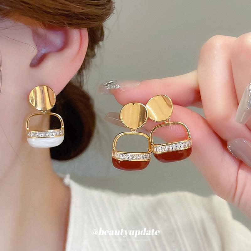 Gold-Plated Silver Zircon Round Earrings - Fashionable, Versatile, Luxury High-End Women s Accessory Silver Needle (Real Gold Plating)
Gold-Plated Silver Zircon Round Earrings - Fashionable, Versatile, Luxury High-End Women s Accessory Silver Needle (Real Gold Plating)