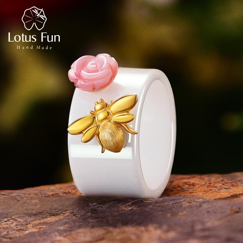 Lotus Fun Cute Bee Kiss from a Rose Rings Настоящее керамическое кольцо из стерлингового серебра 925 пробы для женщин Bijoux
Lotus Fun Cute Bee Kiss from a Rose Rings Настоящее керамическое кольцо из стерлингового серебра 925 пробы для женщин Bijoux