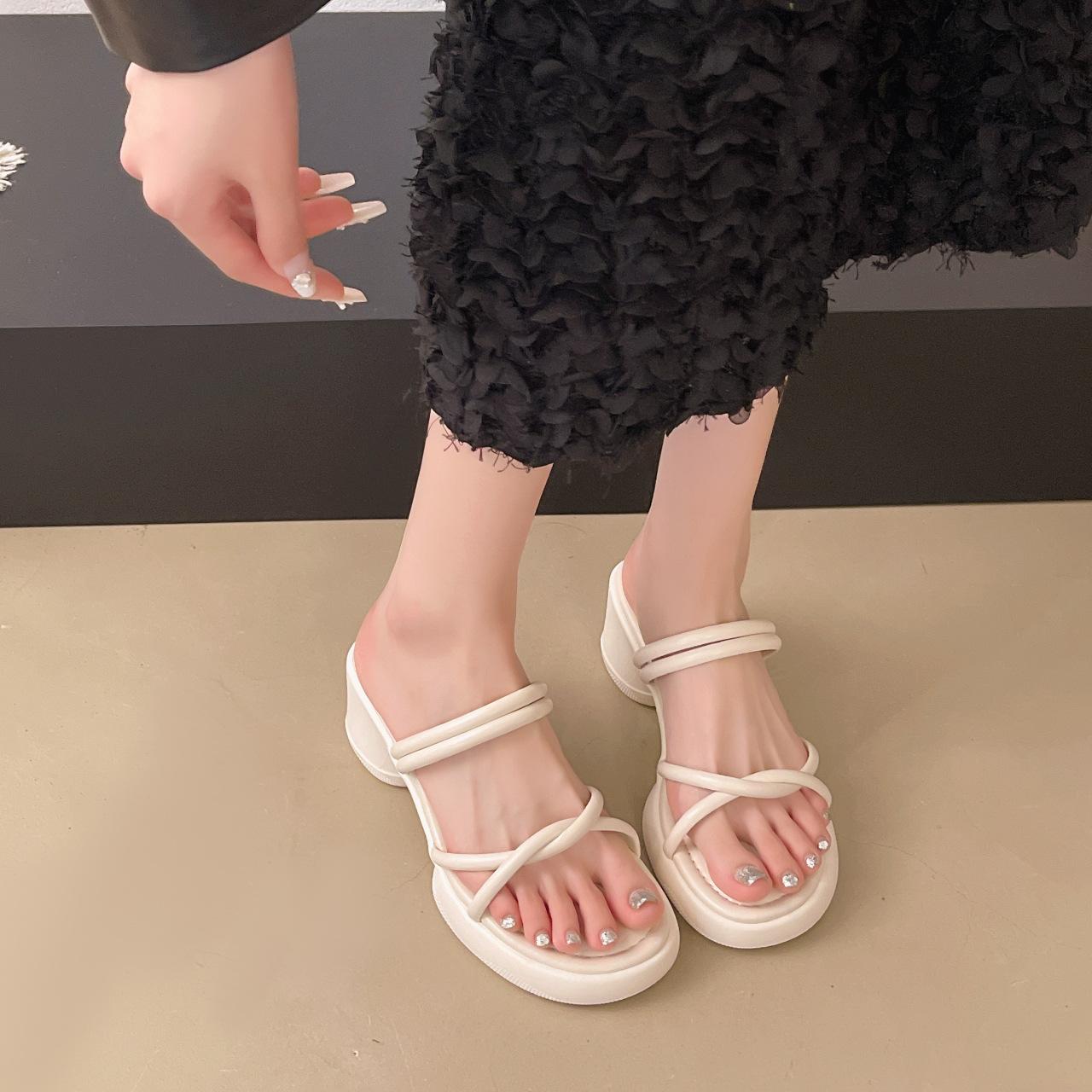 2025 summer new versatile temperament fairy style word French with skirt thick heel slippers two wear high heel sandals 35
2025 summer new versatile temperament fairy style word French with skirt thick heel slippers two wear high heel sandals 35
