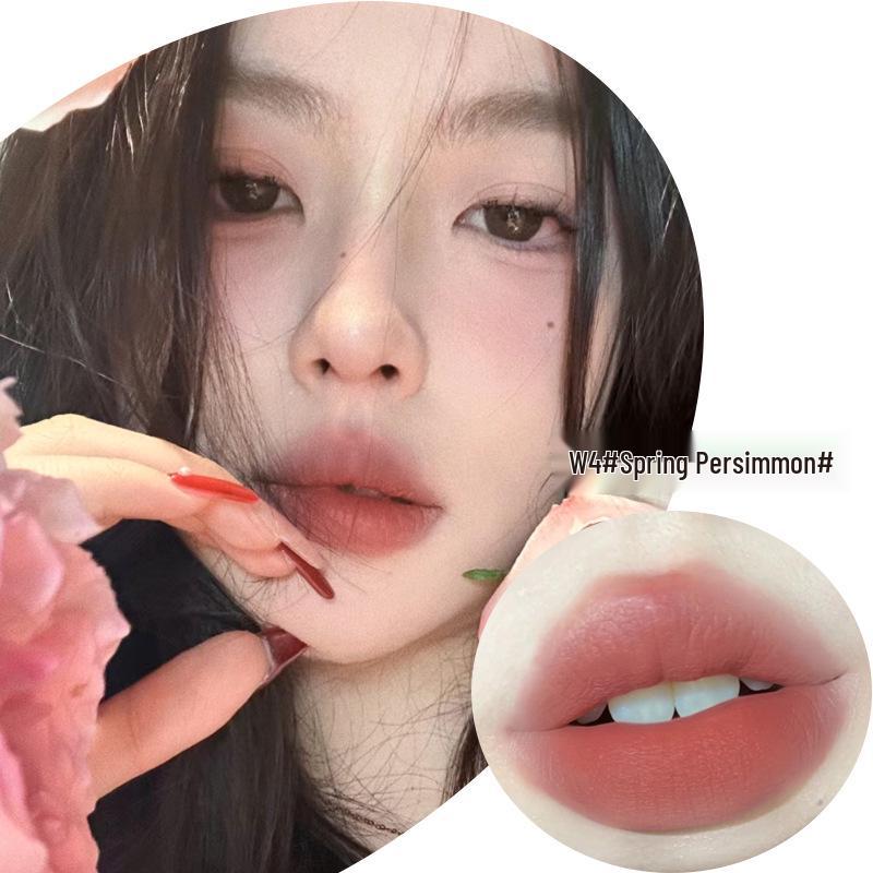 XIXI Heart to Heart Pink Mist Lip Glaze: Sweet Girl Brightens Skin, Faux Natural Look, Enhances Complexion.
XIXI Heart to Heart Pink Mist Lip Glaze: Sweet Girl Brightens Skin, Faux Natural Look, Enhances Complexion.