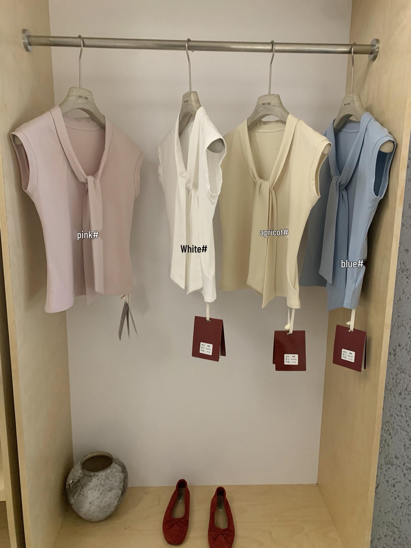 Women s Spring/Summer V-neck Tie-up Knit Vest - Trendy Slim Fit Top Small синий
Women s Spring/Summer V-neck Tie-up Knit Vest - Trendy Slim Fit Top Small синий