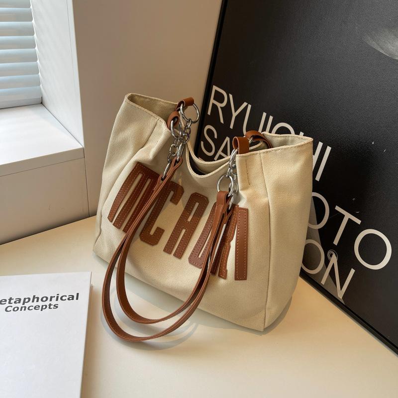 Canvas bag women s 2024 new model, popular this year, large-capacity tote bag, casual versatile single shoulder class commuter bag хакі
Canvas bag women s 2024 new model, popular this year, large-capacity tote bag, casual versatile single shoulder class commuter bag хакі