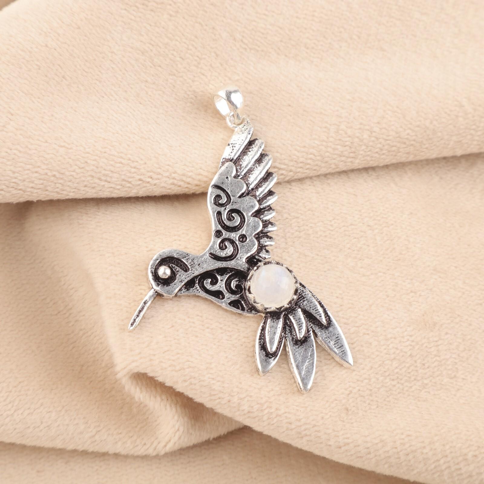 Natural Rainbow Moonstone Gemstone 925 Sterling Silver Jewelry Boho Pendant1.8 CP-20-28
Natural Rainbow Moonstone Gemstone 925 Sterling Silver Jewelry Boho Pendant1.8 CP-20-28