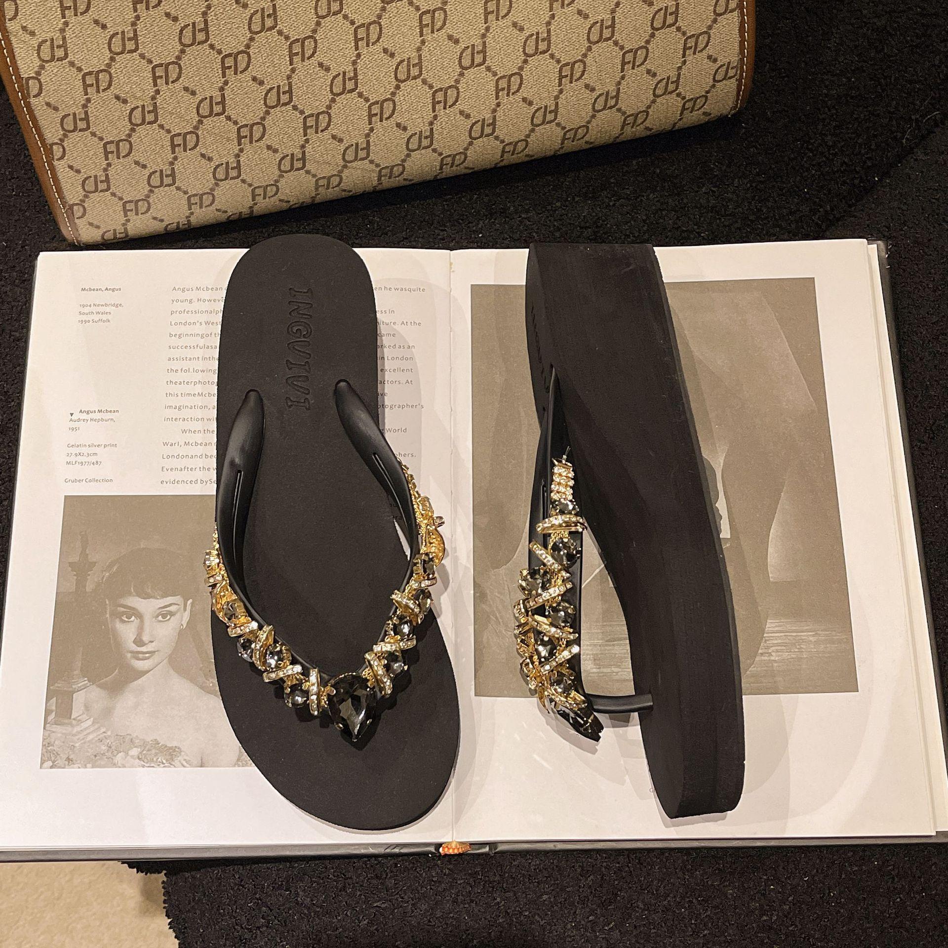 Herringbone High-heeled Diamond Wedge Slippers Beach Sandals 35 чёрный
Herringbone High-heeled Diamond Wedge Slippers Beach Sandals 35 чёрный