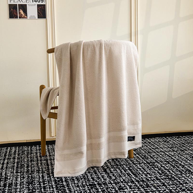 2026 Oversized Thickened Cotton Bath Towel, 80x160 cm, Dark Blue, Absorbent, Interlaced Craftsmanship for Hotels & B&Bs 80x160 cm
2026 Oversized Thickened Cotton Bath Towel, 80x160 cm, Dark Blue, Absorbent, Interlaced Craftsmanship for Hotels & B&Bs 80x160 cm