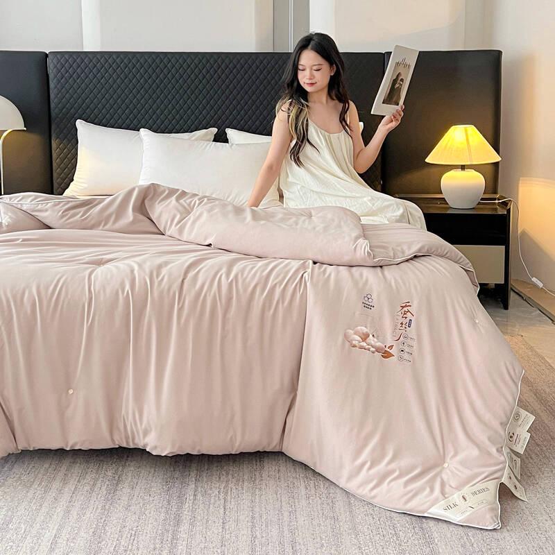 Mling Artisan Handmade Jacquard Mulberry Silk Winter Comforter
Mling Artisan Handmade Jacquard Mulberry Silk Winter Comforter