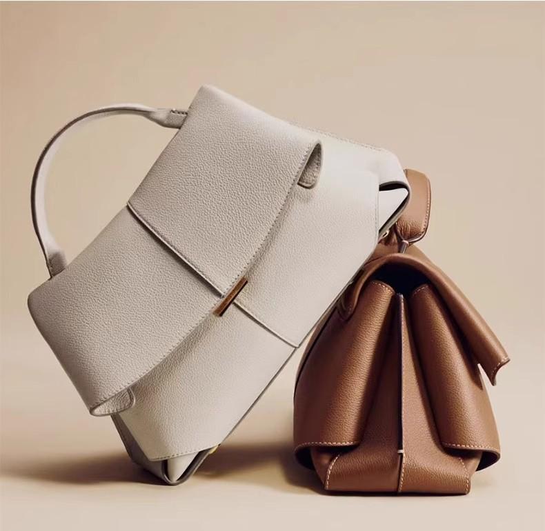 Smile bag, French niche women s bag, high-end pleated handbag, crossbody bag, women s bag білий
Smile bag, French niche women s bag, high-end pleated handbag, crossbody bag, women s bag білий