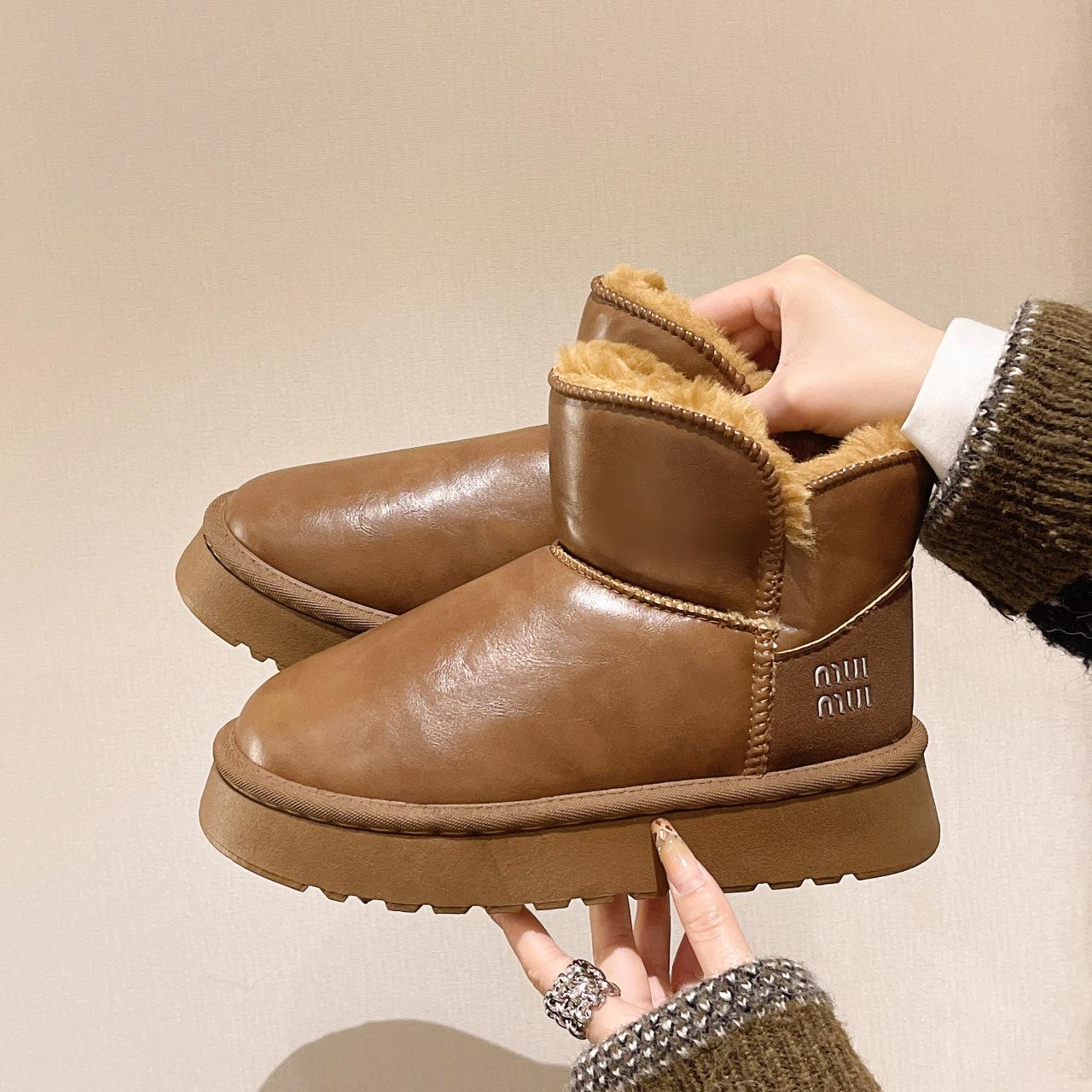 2025 winter leather waterproof one-pedal cotton shoes, the same non-slip warm thickened velvet large size snow boots for men and women 36
2025 winter leather waterproof one-pedal cotton shoes, the same non-slip warm thickened velvet large size snow boots for men and women 36