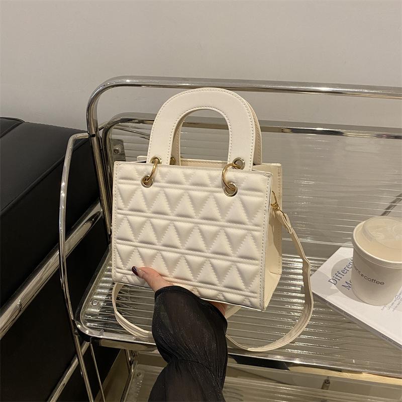 Premium texture rhombus handbag bag women s 2025 trendy fashion Princess Diana bag versatile shoulder messenger bag women синий
Premium texture rhombus handbag bag women s 2025 trendy fashion Princess Diana bag versatile shoulder messenger bag women синий