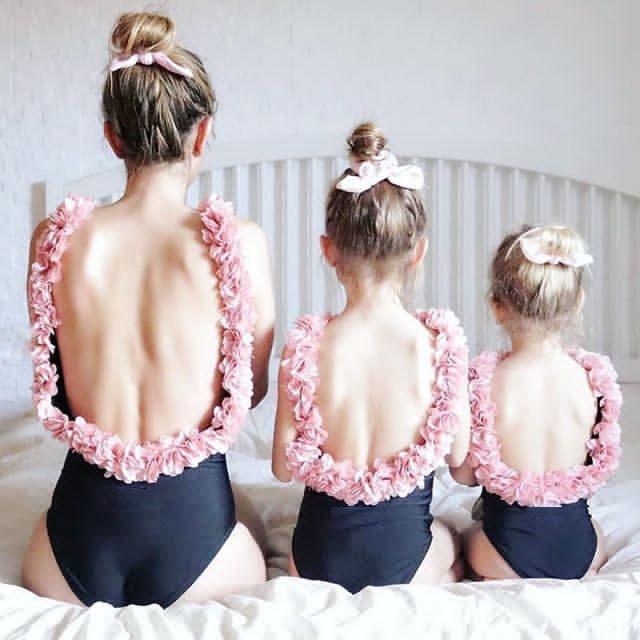 ins children haute couture three-dimensional flower petals backless children one-piece swimsuit parent-child hot spring 5-6(130cm) чорний
ins children haute couture three-dimensional flower petals backless children one-piece swimsuit parent-child hot spring 5-6(130cm) чорний