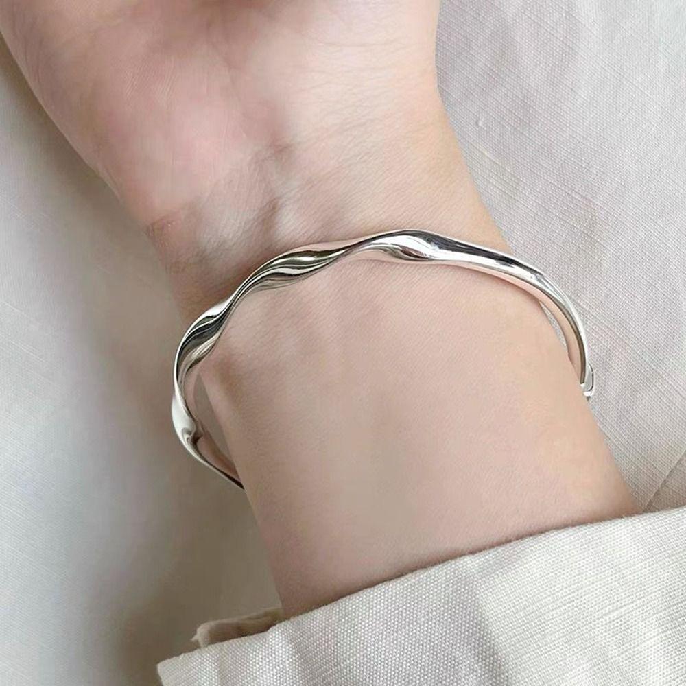 Design Zinc Zinc Alloy Twist Adjustable Girl Bangle Korean Style Bracelet Women Bracelet Mobius Bracelet A
Design Zinc Zinc Alloy Twist Adjustable Girl Bangle Korean Style Bracelet Women Bracelet Mobius Bracelet A