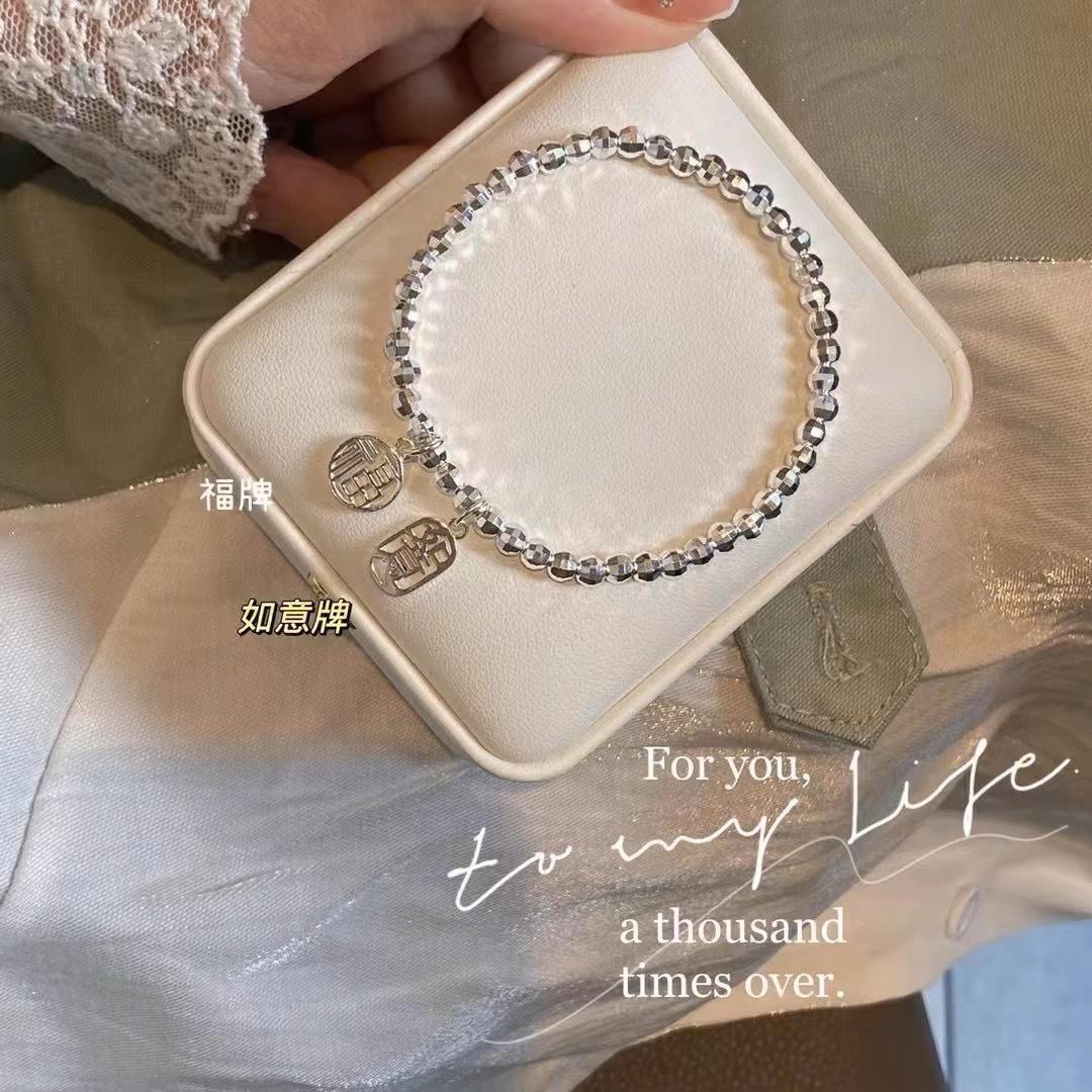 Модный новый браслет Ping An Fu женский нишевый изысканный серебряный браслет браслет
Модный новый браслет Ping An Fu женский нишевый изысканный серебряный браслет браслет
