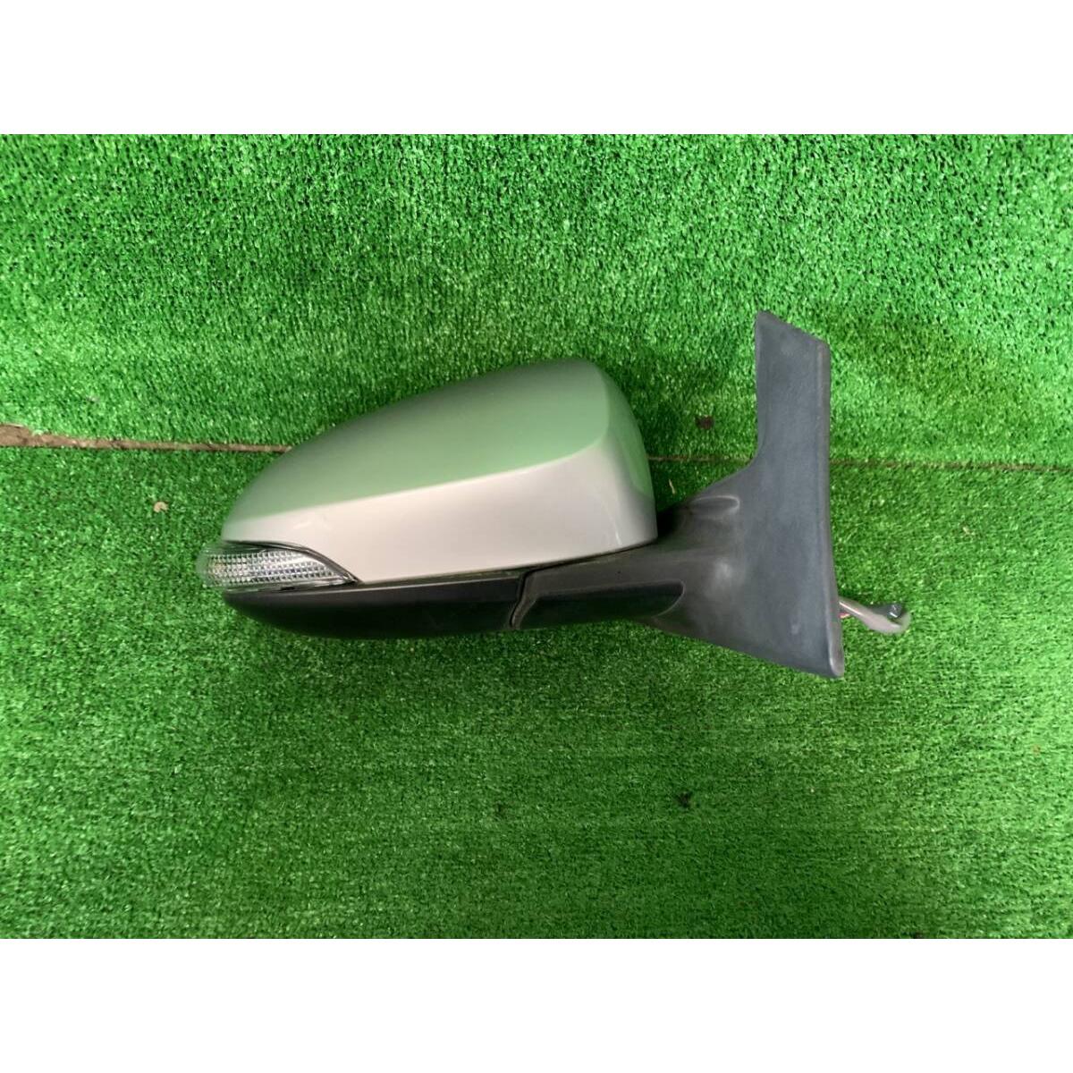 NHP10 Aqua Early Door Mirror Side Mirror Right 7 Pin 1F7 Silver 87910-52D70
NHP10 Aqua Early Door Mirror Side Mirror Right 7 Pin 1F7 Silver 87910-52D70
