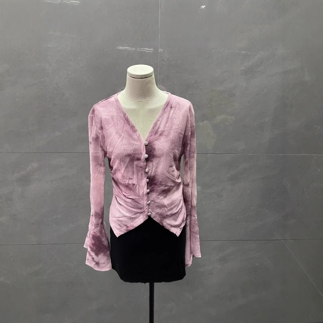 Chic French Style Tie-Dye V-Neck Slimming Long-Sleeve Top for Early Autumn L for around 115 pounds
Chic French Style Tie-Dye V-Neck Slimming Long-Sleeve Top for Early Autumn L for around 115 pounds