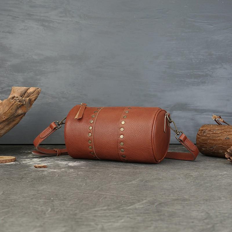 Johnature Genuine Leather Rivet Barrel-shaped Bag Retro Soft Cowhide Versatile Women s Shoulder Crossbody Bags кавовий
Johnature Genuine Leather Rivet Barrel-shaped Bag Retro Soft Cowhide Versatile Women s Shoulder Crossbody Bags кавовий