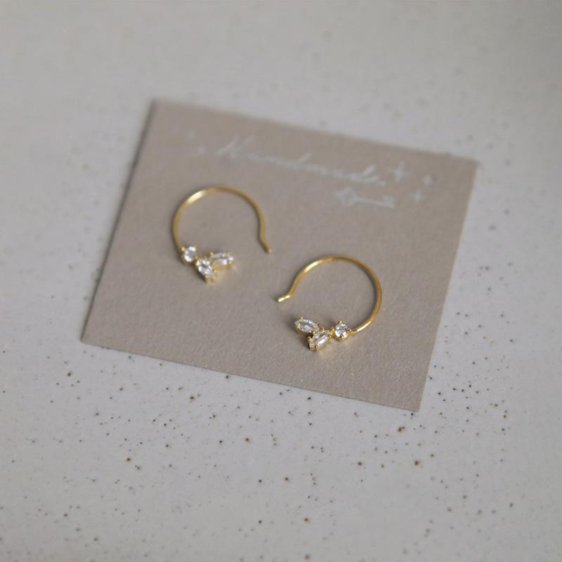 Gilded Leaf Earrings: S925 Sterling Silver Hooks, Fashionable, Light Luxury Design, Women s Dangle Jewelry. 925 Silver
Gilded Leaf Earrings: S925 Sterling Silver Hooks, Fashionable, Light Luxury Design, Women s Dangle Jewelry. 925 Silver