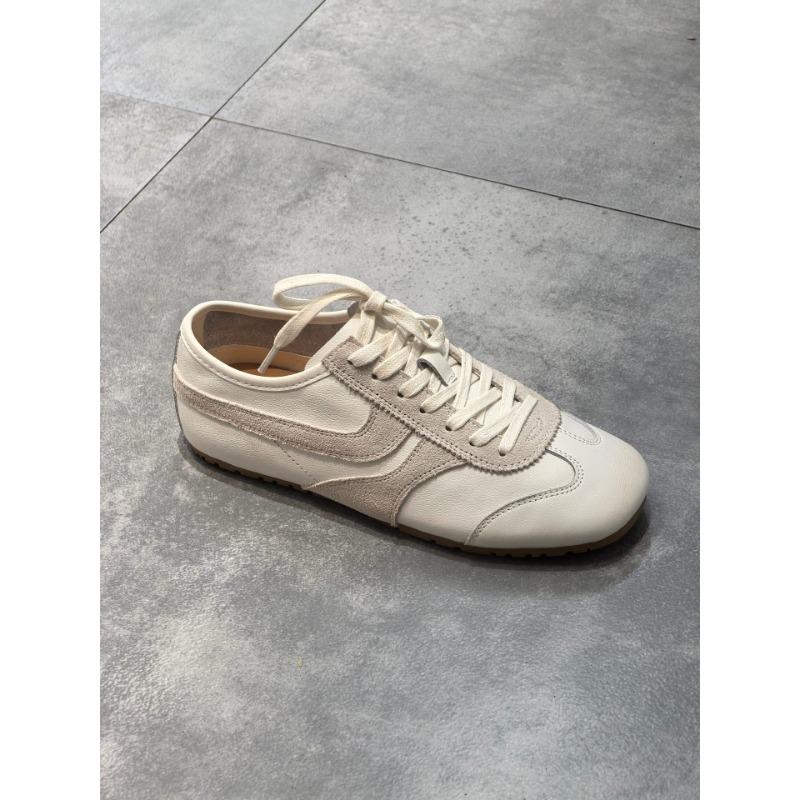 Washed cowhide~ Summer square head single shoes women s soft soles are light and not tired, flat shoes casual shoes 40
Washed cowhide~ Summer square head single shoes women s soft soles are light and not tired, flat shoes casual shoes 40