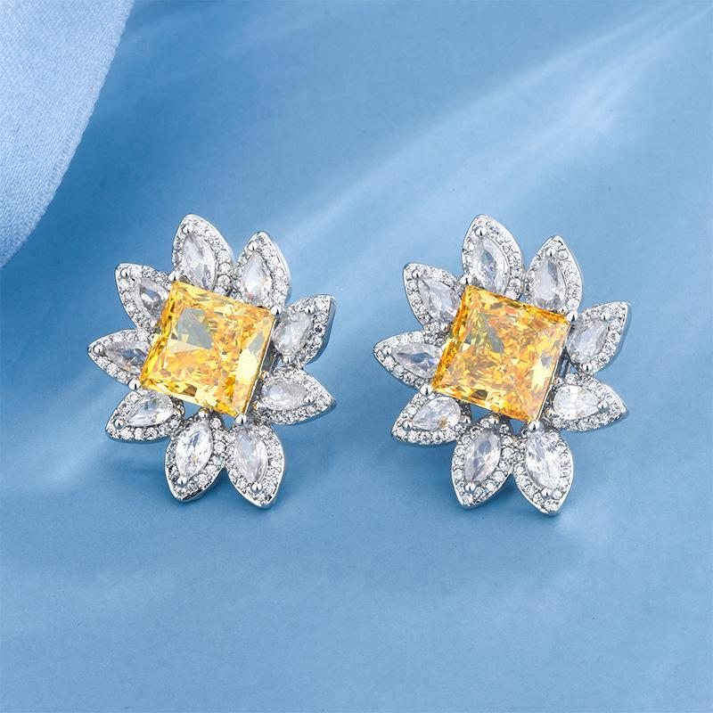 Новые осенние и зимние ювелирные изделия, модные серьги принцессы из меди с инкрустацией из желтого ледяного цветка и бриллиантов высокого качества
Новые осенние и зимние ювелирные изделия, модные серьги принцессы из меди с инкрустацией из желтого ледяного цветка и бриллиантов высокого качества