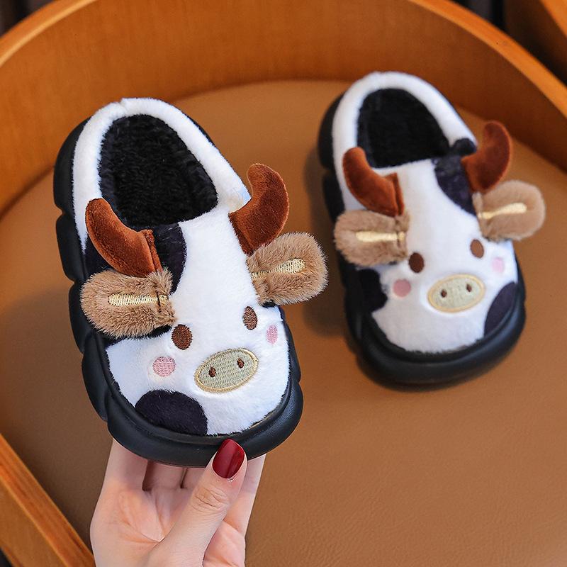 Autumn and winter children s cotton slippers, cow fur slippers, fashionable home warm plush cute maternity shoes for winter 24-25 чёрный
Autumn and winter children s cotton slippers, cow fur slippers, fashionable home warm plush cute maternity shoes for winter 24-25 чёрный