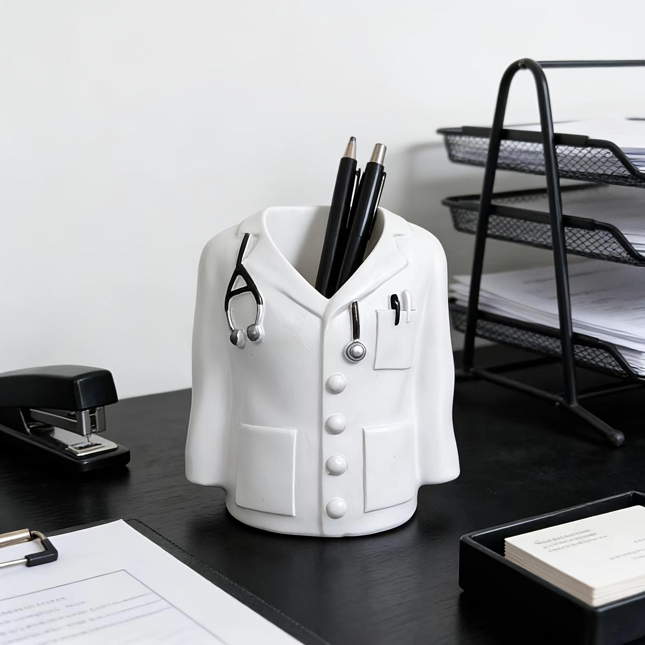 1pc Creative Doctor s Coat-Shaped Pen Holder, Medical Theme Desktop Organizer, Home and Office Desk Decorative Pen Cup білий
1pc Creative Doctor s Coat-Shaped Pen Holder, Medical Theme Desktop Organizer, Home and Office Desk Decorative Pen Cup білий