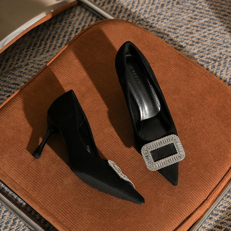 -A high-end suede pointed head temperament thin heel high heel square buckle black shoes versatile single shoes 34
-A high-end suede pointed head temperament thin heel high heel square buckle black shoes versatile single shoes 34