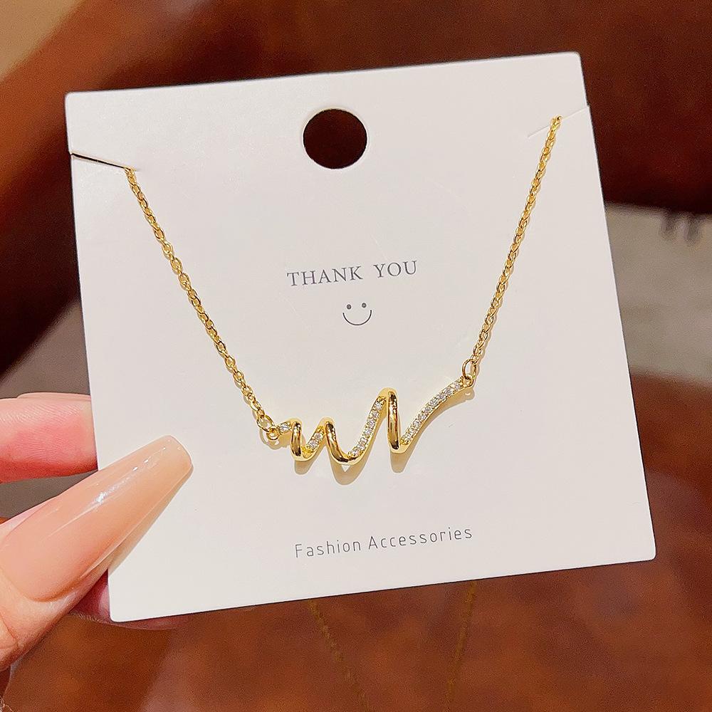 Горячее ожерелье из нержавеющей стали, ювелирные изделия, женская мода, темперамент, линия подвесного светильника, роскошь, ниша, стойкий цвет, ключичная цепочка. золотой
Горячее ожерелье из нержавеющей стали, ювелирные изделия, женская мода, темперамент, линия подвесного светильника, роскошь, ниша, стойкий цвет, ключичная цепочка. золотой