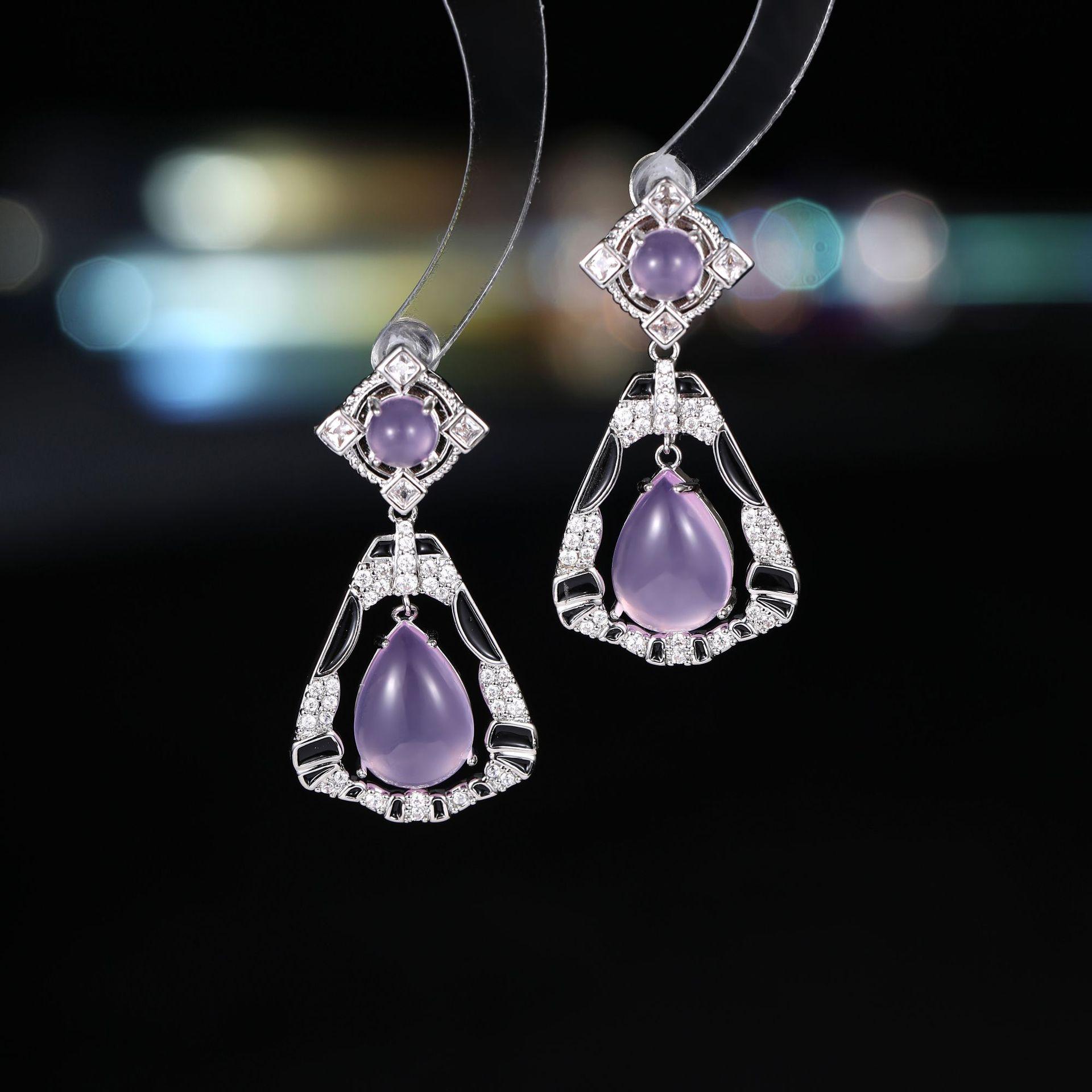 Women s Light Luxury Design Elegant Geometric Droplet Earrings Fashionable And Versatile Niche Design Earrings
Women s Light Luxury Design Elegant Geometric Droplet Earrings Fashionable And Versatile Niche Design Earrings
