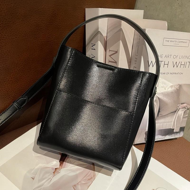 Genuine Leather Vegetable Tanned Cowhide Portable Bucket Bag Large Capacity One-shoulder Commuting Female High-quality Cross-body чорний
Genuine Leather Vegetable Tanned Cowhide Portable Bucket Bag Large Capacity One-shoulder Commuting Female High-quality Cross-body чорний