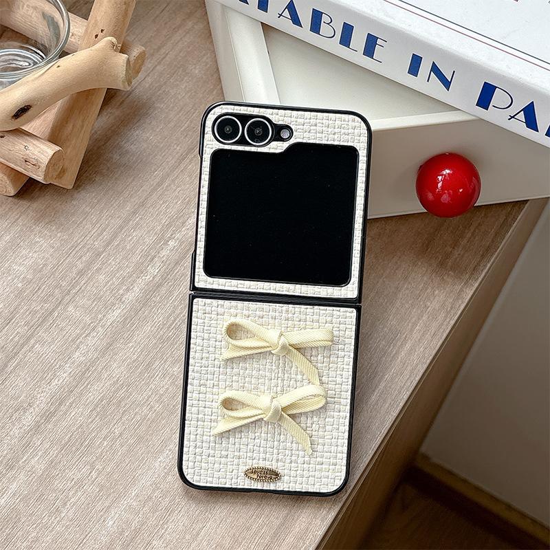 Braided Textured Bow Phone Case For Samsung Zflip7 Flip Folding Screen Fold5 Hard Case Pocket2 Huawei pocket2
Braided Textured Bow Phone Case For Samsung Zflip7 Flip Folding Screen Fold5 Hard Case Pocket2 Huawei pocket2