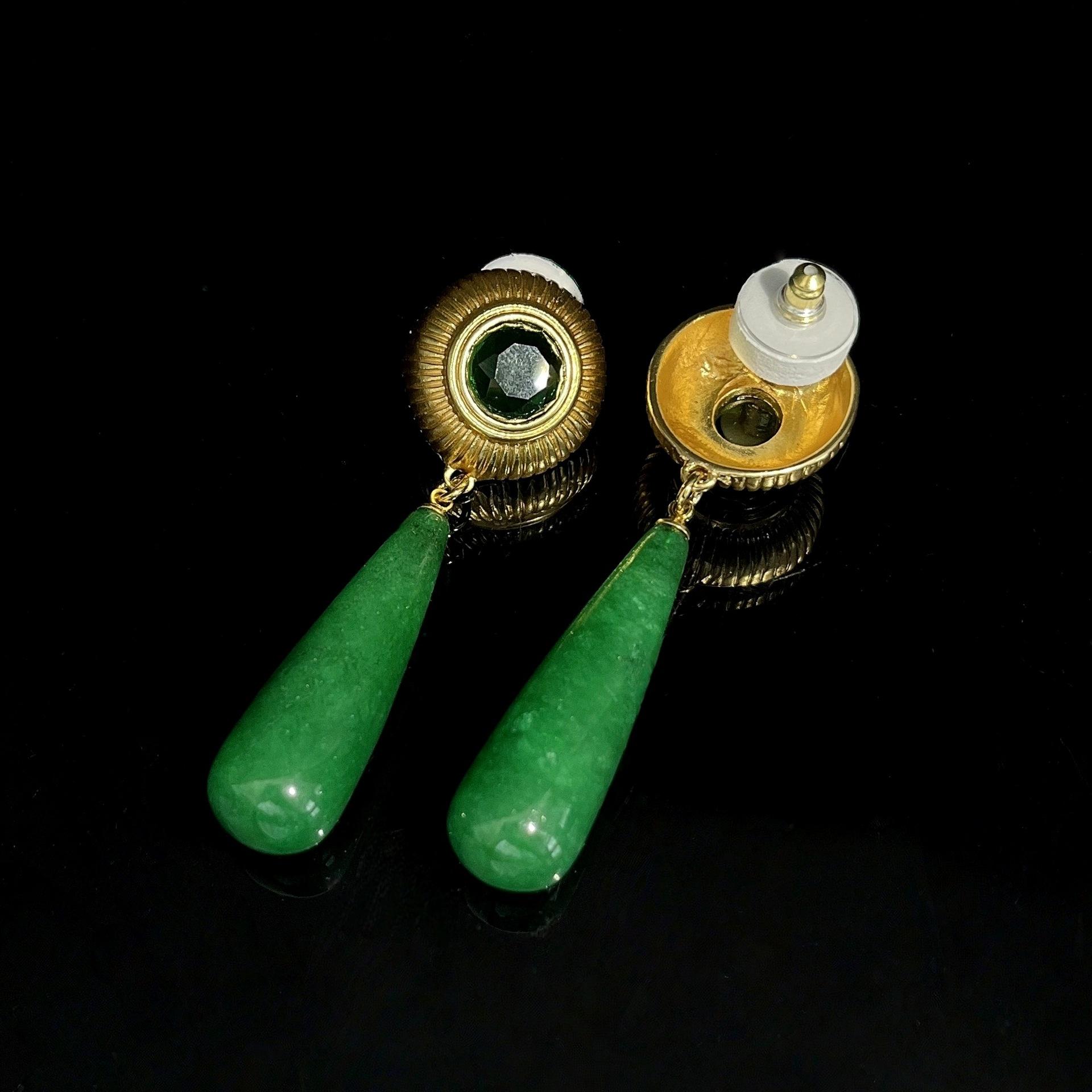 Vintage Heavy Industries Fresh Green Stone Pendant Sweep Shoulder Earrings Versatile Earrings
Vintage Heavy Industries Fresh Green Stone Pendant Sweep Shoulder Earrings Versatile Earrings
