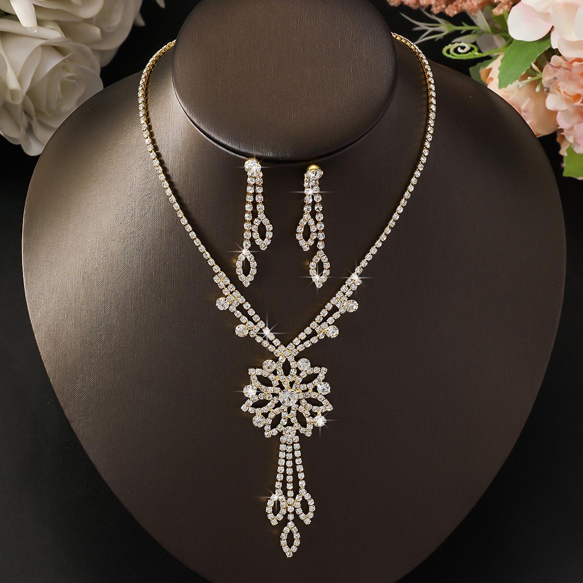 Fashion Super Beautiful Necklace Earrings Set With Diamonds And Shiny Stud Earrings Wedding Party Two-Piece Wedding Dress With Accessories
Fashion Super Beautiful Necklace Earrings Set With Diamonds And Shiny Stud Earrings Wedding Party Two-Piece Wedding Dress With Accessories