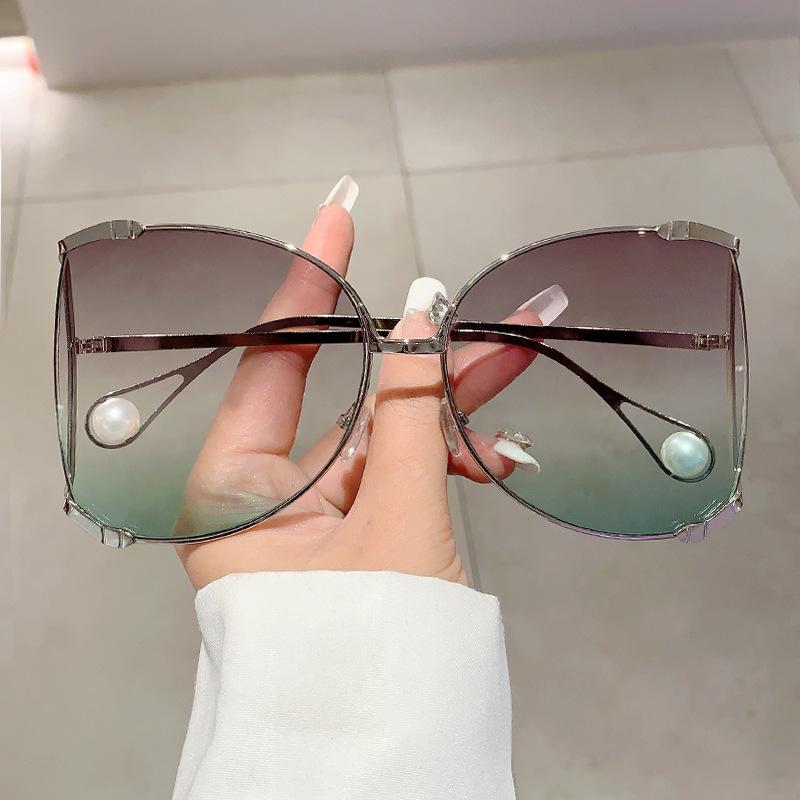 New In Oversized Metal Sunglasses Women For Female Luxury Brand Designer Elegant Pink Sun Glasses Vintage Big Frame Pearl Shades As the picture
New In Oversized Metal Sunglasses Women For Female Luxury Brand Designer Elegant Pink Sun Glasses Vintage Big Frame Pearl Shades As the picture