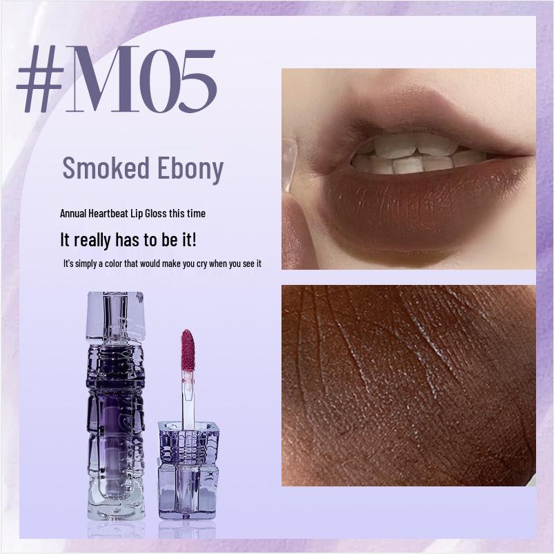 Kakashow Feather Soft Matte Lip Glaze: Velvet Matte, Long-lasting, Non-transfer, Niche Student-friendly Lipstick.
Kakashow Feather Soft Matte Lip Glaze: Velvet Matte, Long-lasting, Non-transfer, Niche Student-friendly Lipstick.