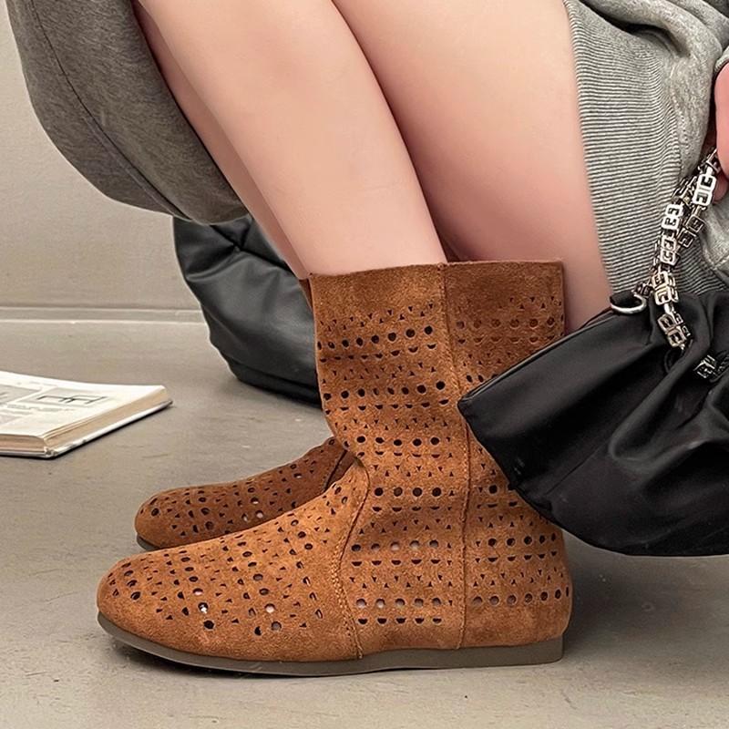 British style versatile Maillard boots spring and summer new hollow breathable design sense flat bottom hole cool boots short boots tide 35 рожевий
British style versatile Maillard boots spring and summer new hollow breathable design sense flat bottom hole cool boots short boots tide 35 рожевий