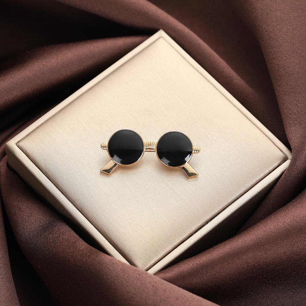 Панк Стиль Ретро Маленькие Солнцезащитные Очки & Хип-Хоп Брошь Антиблик
Панк Стиль Ретро Маленькие Солнцезащитные Очки & Хип-Хоп Брошь Антиблик