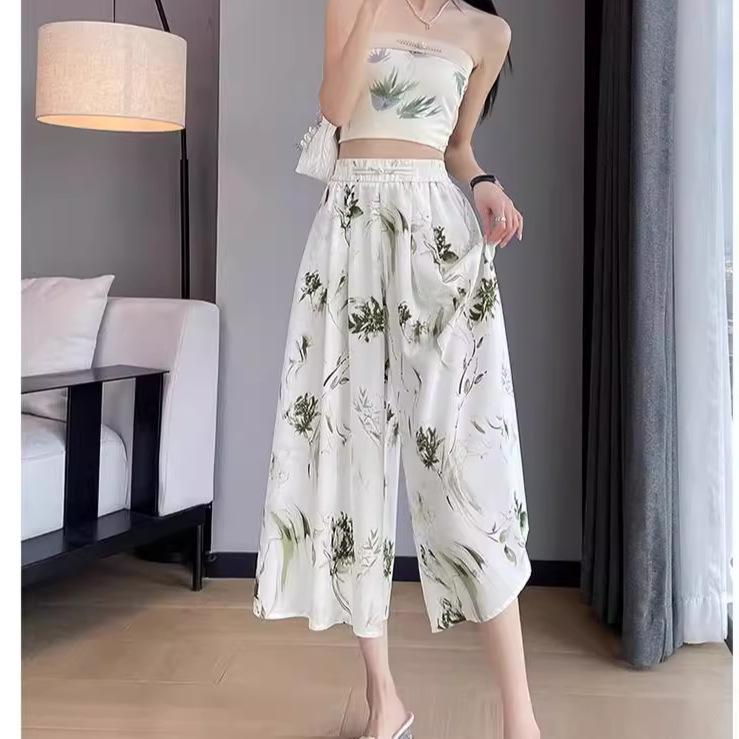 2024 Women s Summer Seven-Point Ice Silk Culottes: Chinese-Inspired Lightweight Wide-Leg Pants S
2024 Women s Summer Seven-Point Ice Silk Culottes: Chinese-Inspired Lightweight Wide-Leg Pants S