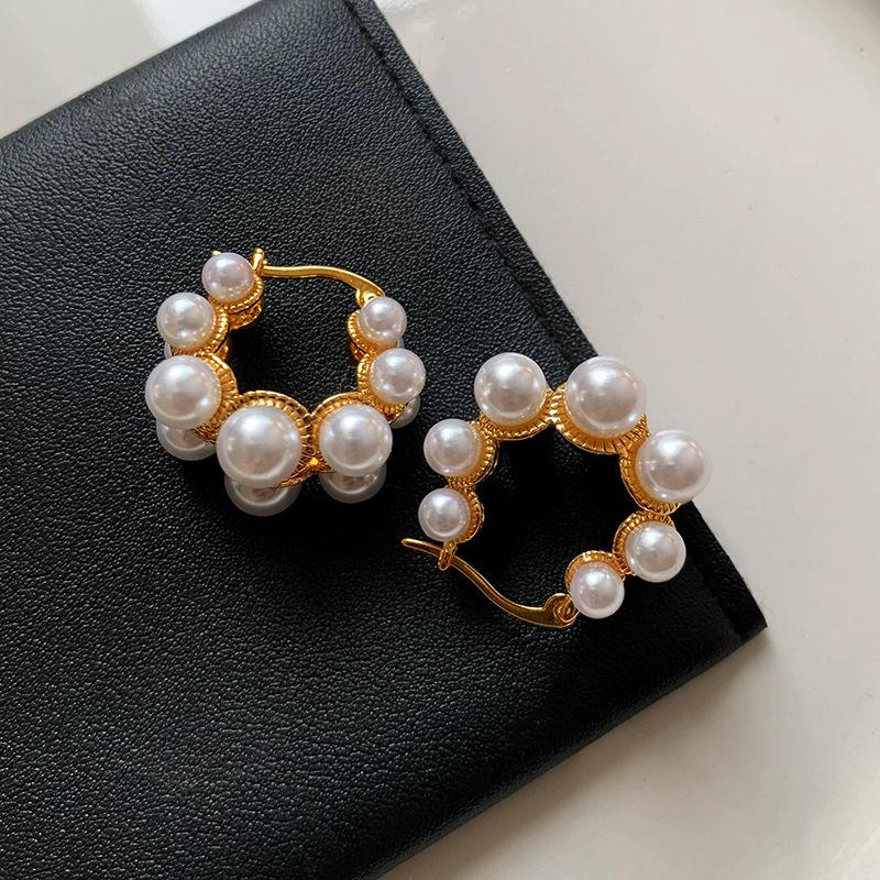 K real gold electroplated gold double-row pearl earrings, circle French light luxury ear buckle, round face and thin temperament earrings.
K real gold electroplated gold double-row pearl earrings, circle French light luxury ear buckle, round face and thin temperament earrings.