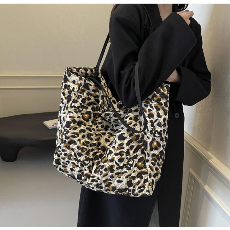 Leopard-print Cotton Suit Large Bag Women s Commuting Handbag Casual Single-shoulder Capacity Tote 57x20x33
Leopard-print Cotton Suit Large Bag Women s Commuting Handbag Casual Single-shoulder Capacity Tote 57x20x33