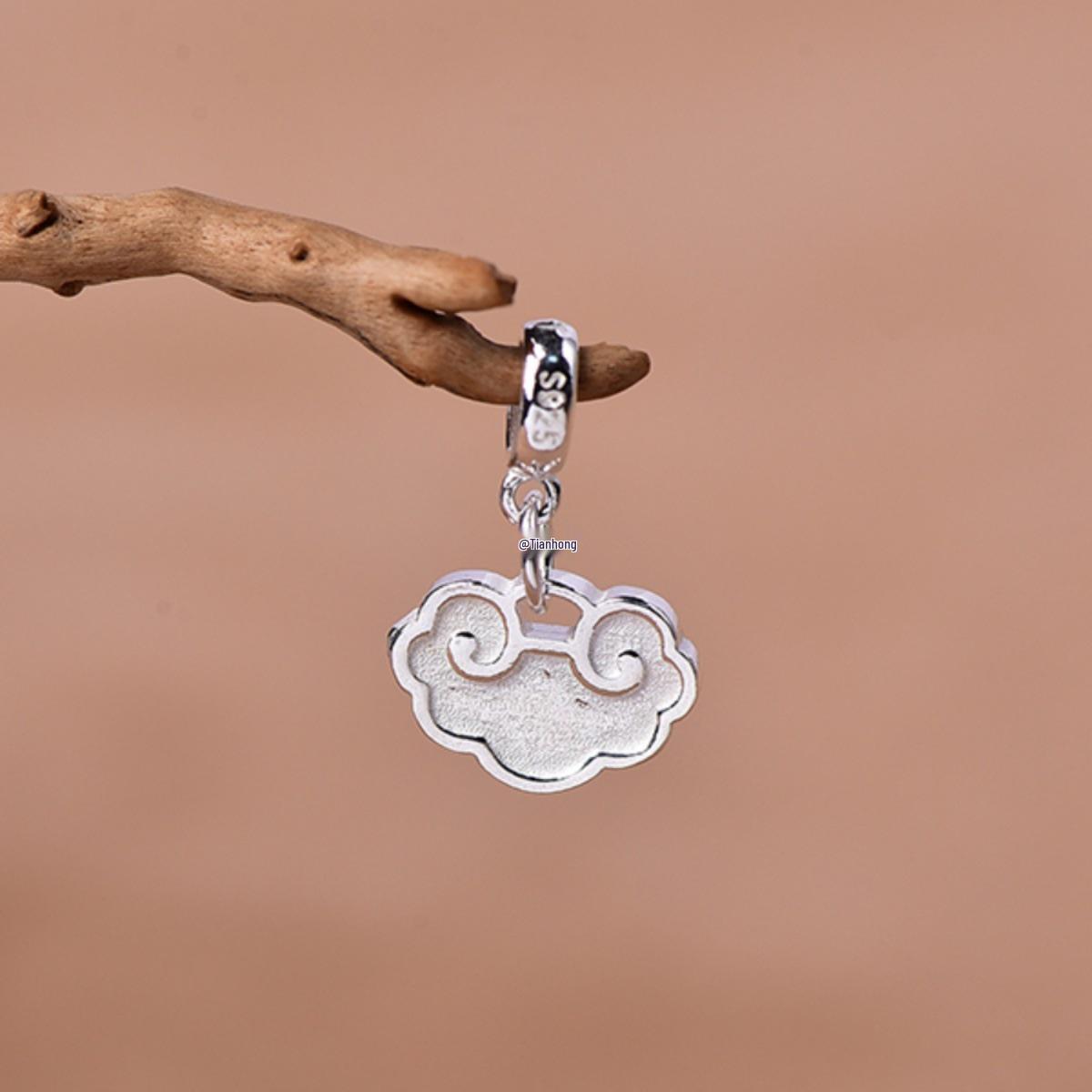 Браслет-подвеска из стерлингового серебра 925 пробы «Замок долголетия Жуи» Small Ruyi Lock - 1 piece
Браслет-подвеска из стерлингового серебра 925 пробы «Замок долголетия Жуи» Small Ruyi Lock - 1 piece