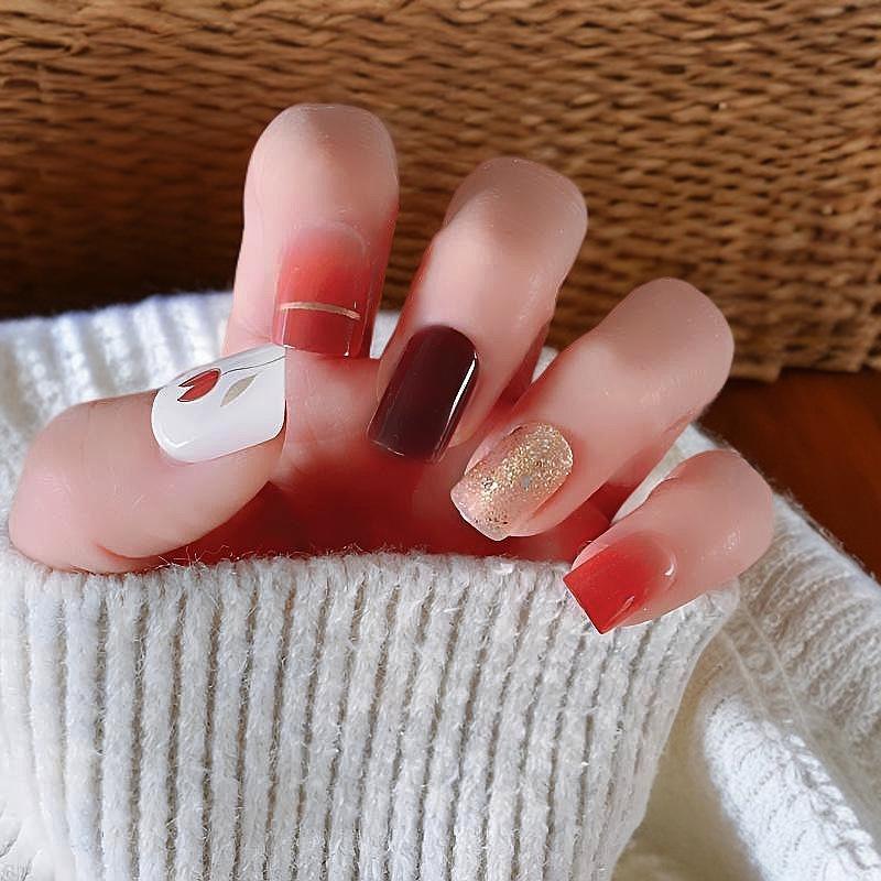 Golden Glitter Caramel Gradient Press-On Nails with Tulip Flower Design - Short, Radiant Nail Art Stickers.
Golden Glitter Caramel Gradient Press-On Nails with Tulip Flower Design - Short, Radiant Nail Art Stickers.